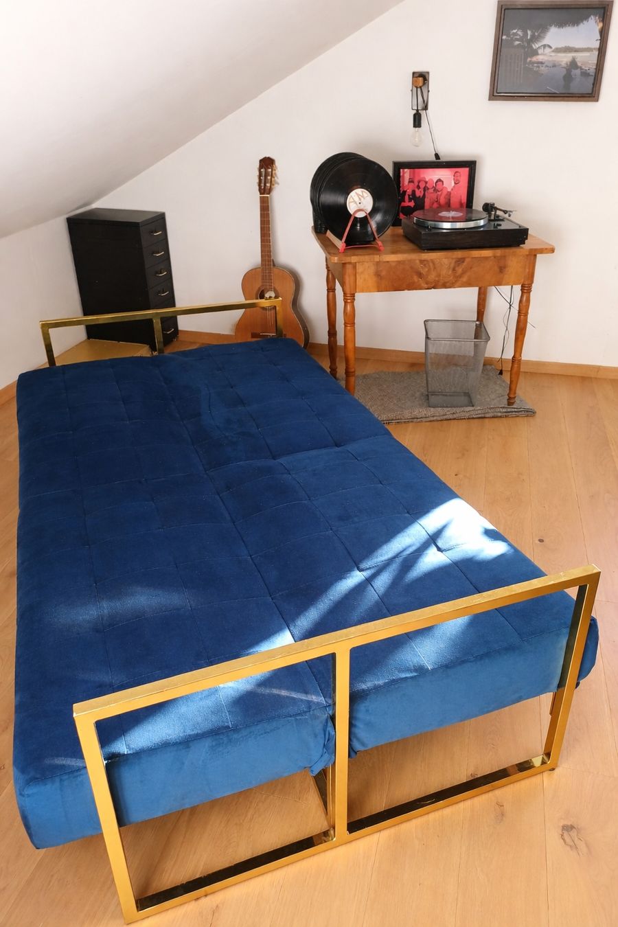 Beliani Divani: Blaues Schlafsofa mit Goldrahmen – Usato da Solothurn venduto da ryser6 2