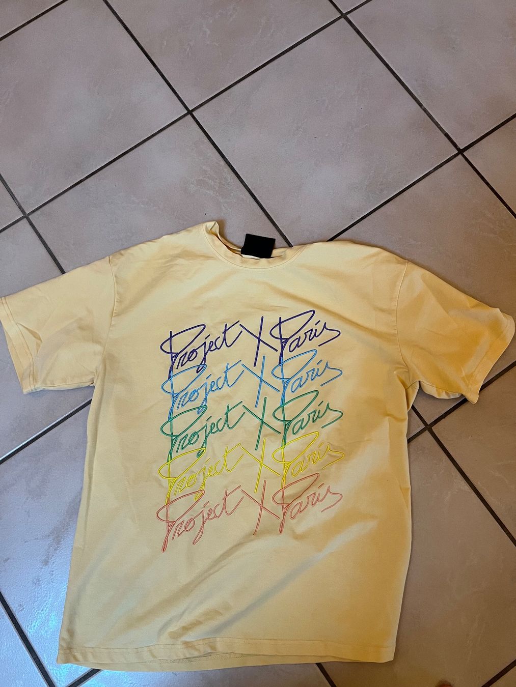 T-shirt: T-shirt Project X Paris S jaune multicolore tbe – Usato da Porrentruy venduto da Madamebovary