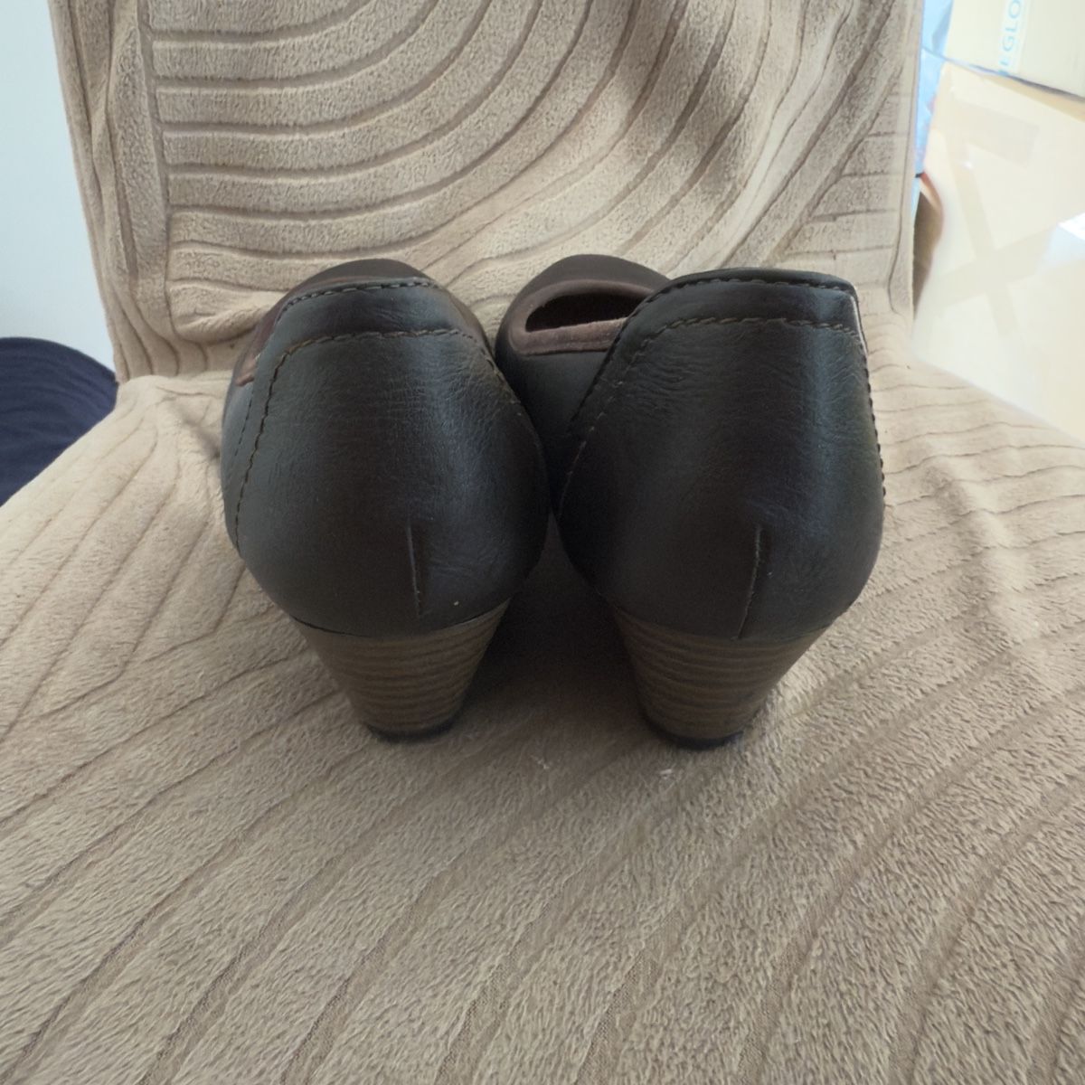 Scarpe da donna: Escarpins marron, taille 38 – Usato da Riddes venduto da Elina. 3