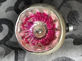 Alter Christbaumschmuck mit Reflex , Einstich rosa-silber
