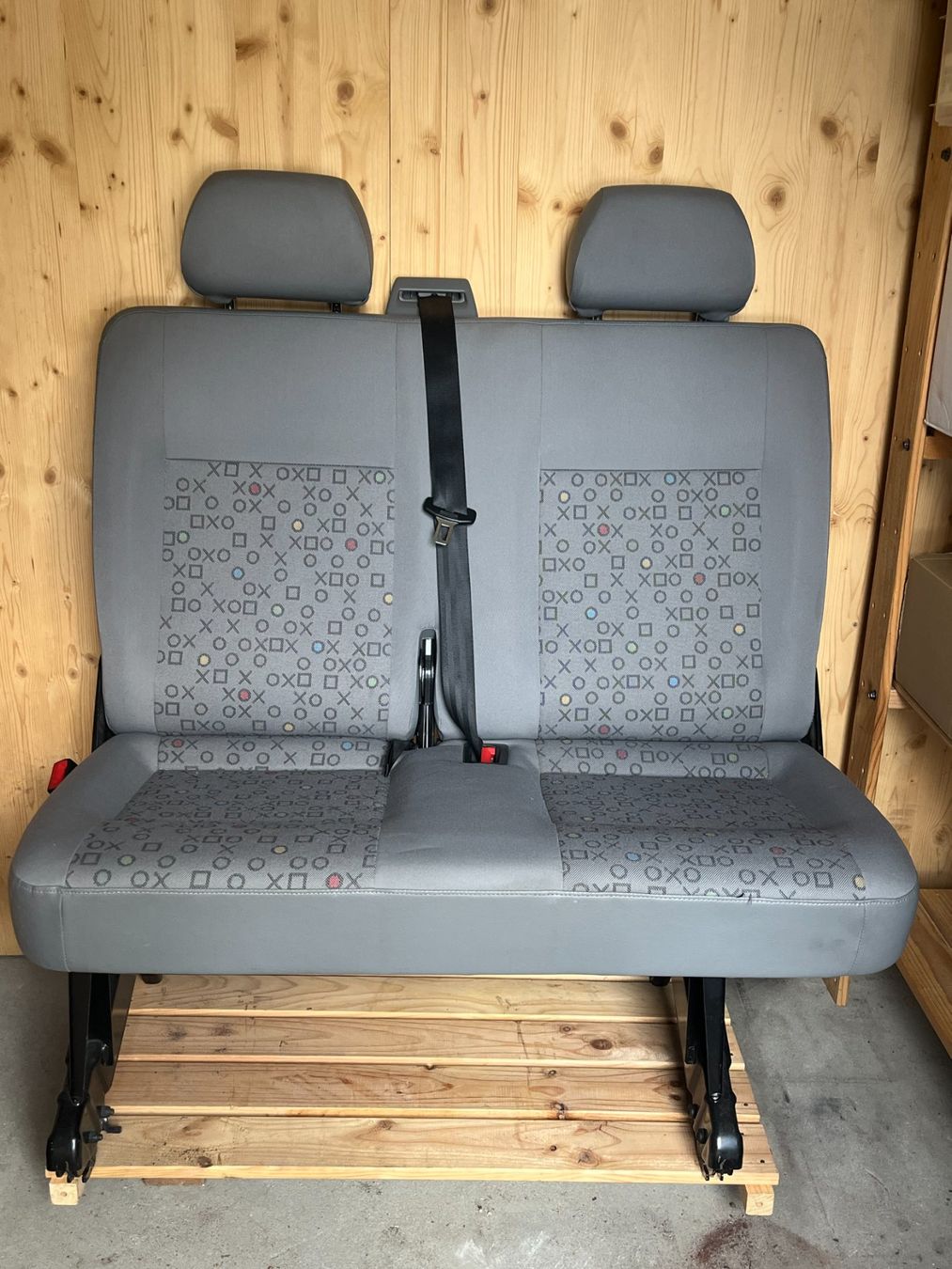 VW Autres accessoires p. véhicule: Sitzbank VW T5 – D'occasion à Forch par Rhino