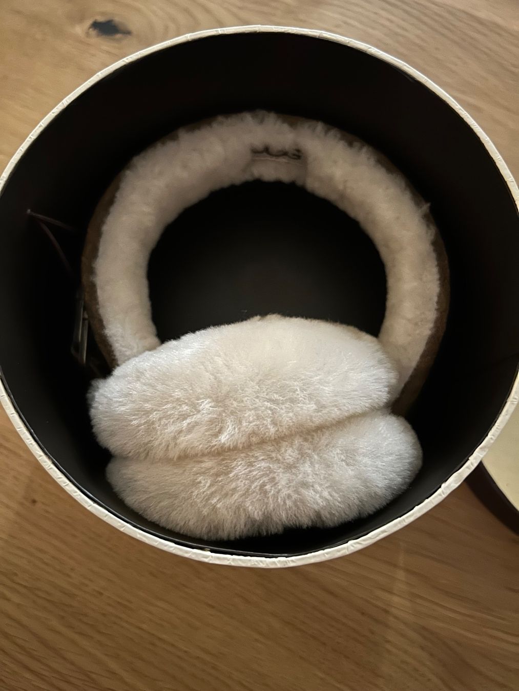 Ugg Copricapi, berretti & cappellini: Ugg Ohrenschützer, Braun , NEU – Nuovo e nell'imballaggio originale da Pratteln venduto da Fashionette.D.D. 5