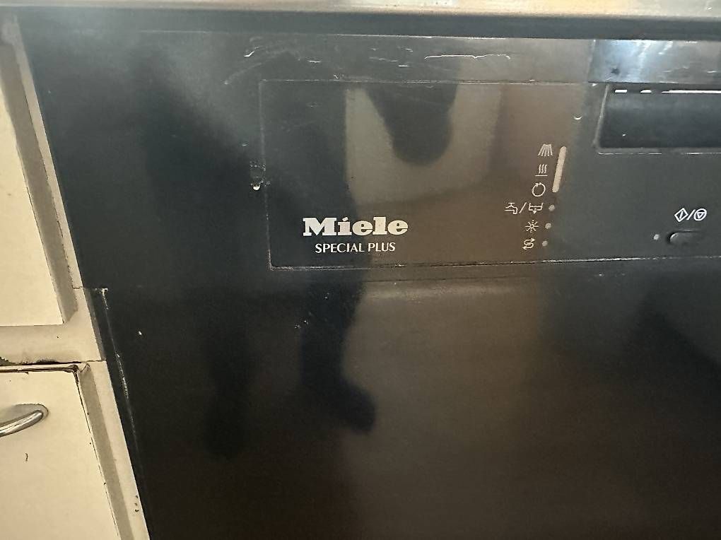 Machines à laver la vaisselle: À vendre lave-vaisselle Miele spécial plus – D'occasion à neuchatel par Amontei 3