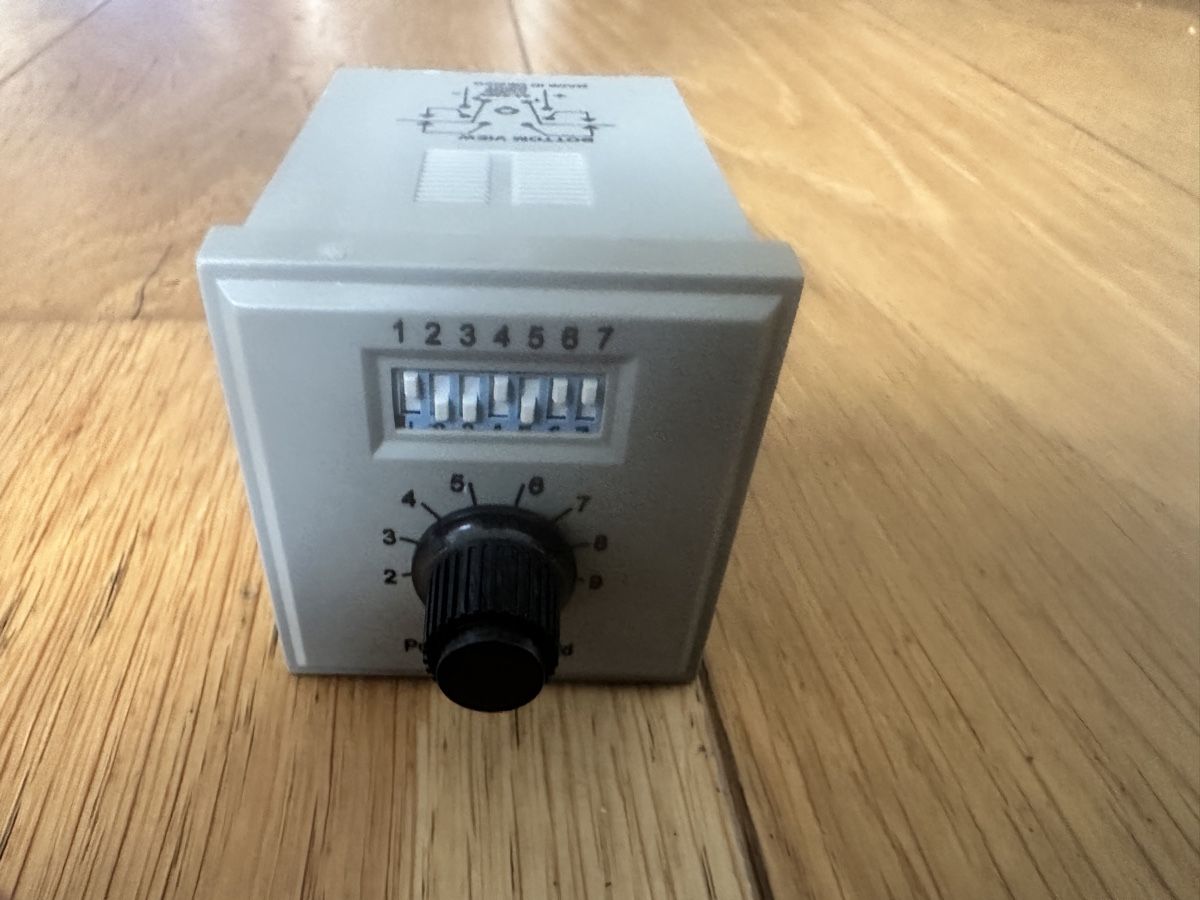 Alimentazione elettrica: CNS-35-92 - Potter & Brumfield Programmable Time Delay Relay – Nuovo (secondo la descrizione) da Basel venduto da mad_q2sc