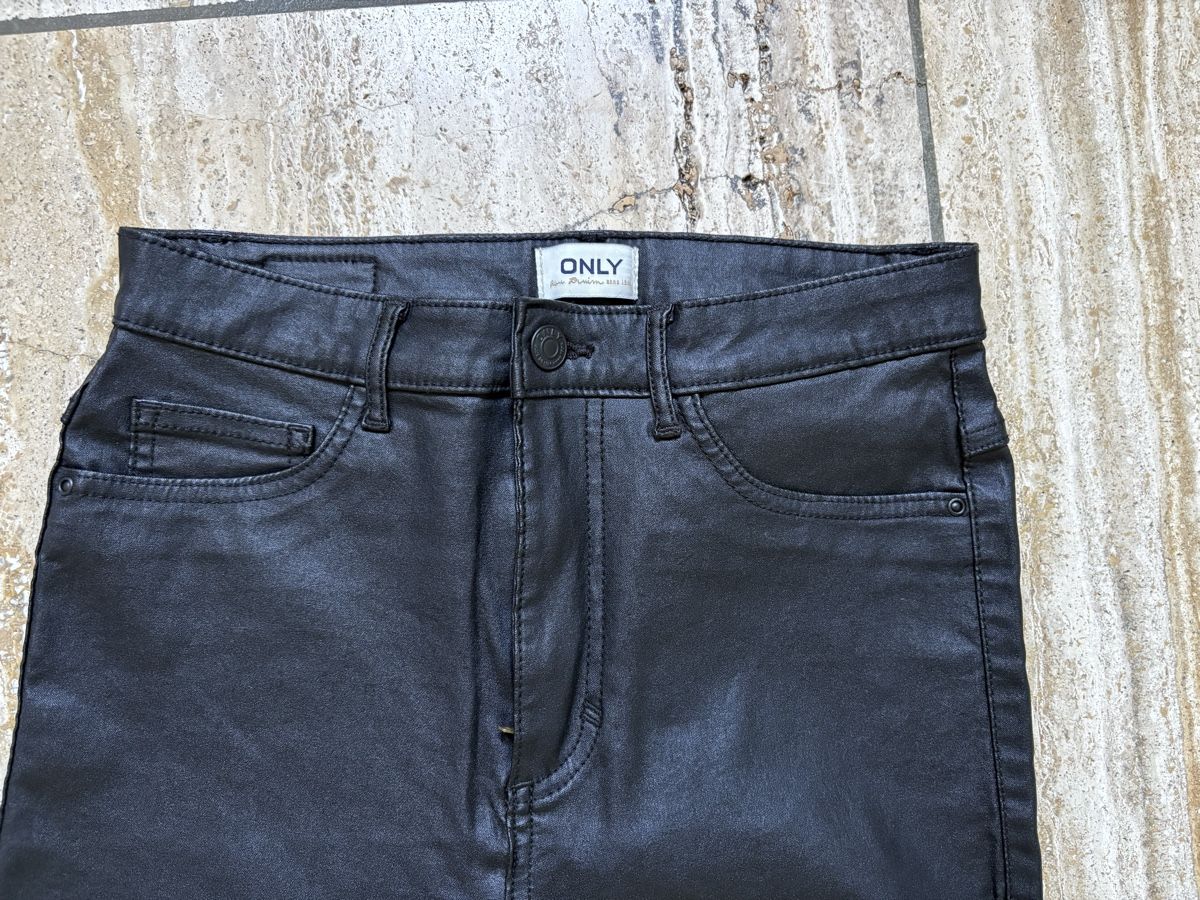 Only Pantaloni: Only Lederimitat Jeans Gr. M/32 – Usato da Nürensdorf venduto da Yellowstone09 2