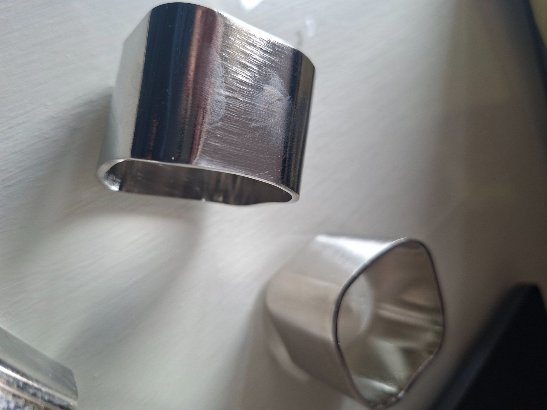 Altro in Decorazioni & Accessori: 4 Serviettenringe Uneven silver, Westwing – Nuovo (secondo la descrizione) da Stäfa venduto da Anita62 1