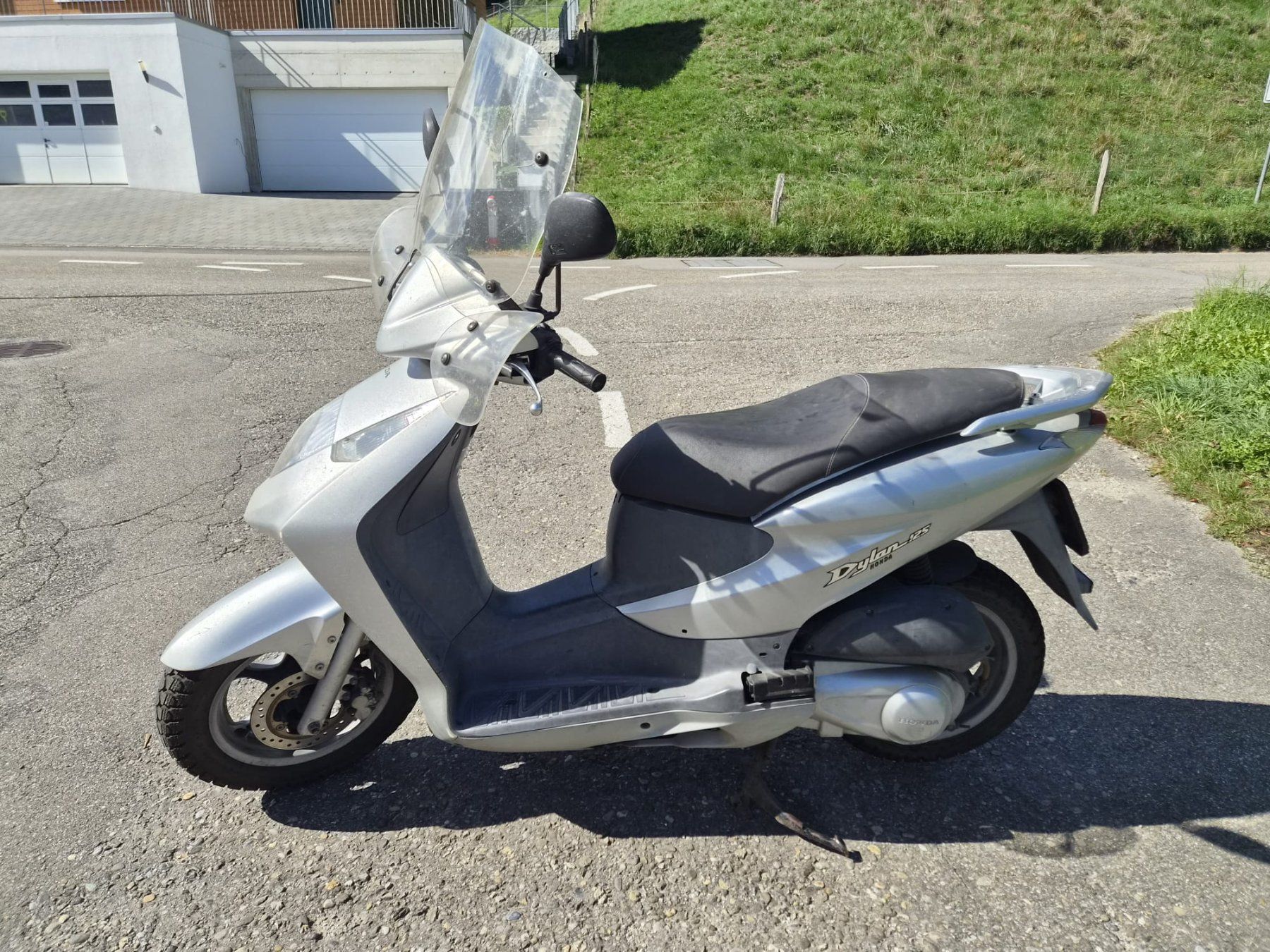 Honda Scooters: Honda SES125 Dylan – D'occasion à Riedtwil par molerie