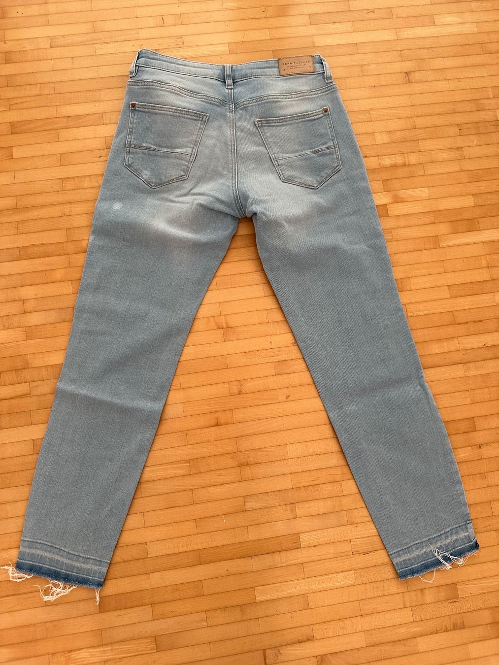 Esprit Jeans: ESPRIT Capri Jeans Skinny W28 – D'occasion à Würenlos par gtvlady_82 2
