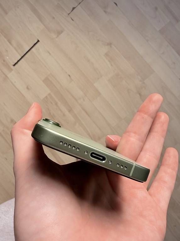 Telefoni cellulari / Smartphones: iPhone 17 256gb verde – Usato da Locarno venduto da Pasky98 3