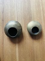 Deux bougeoirs sphériques en métal patiné - Style vintage