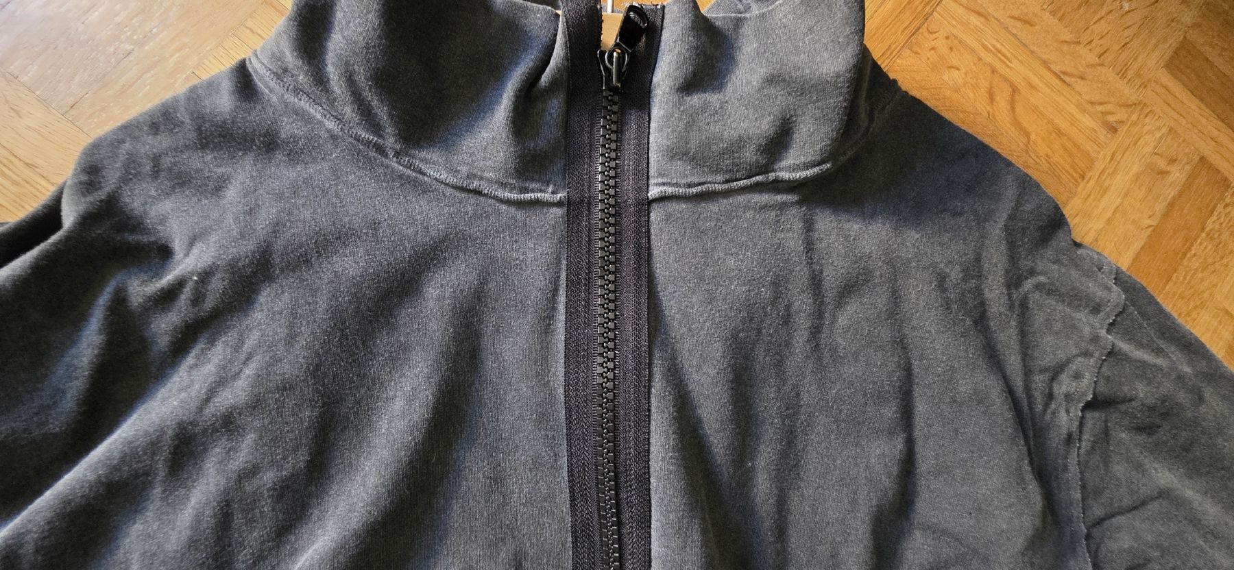 Pullover & Sweatshirts: Veste grise/noire – Gebraucht aus Yverdon-les-Bains von van_dq65 7