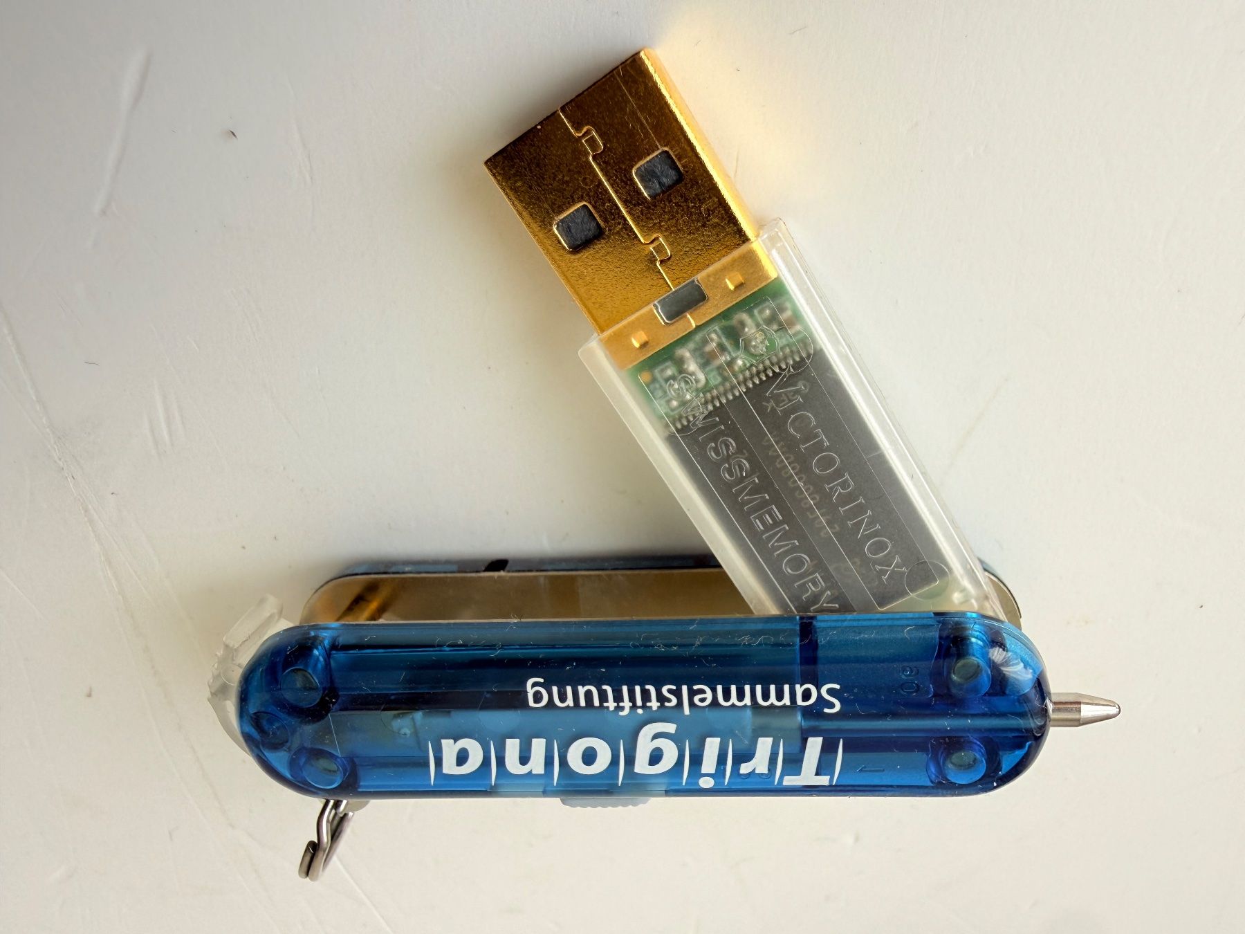 Couteaux de poche: Victorinox SwissMemory – D'occasion à Zwingen par moje1 2