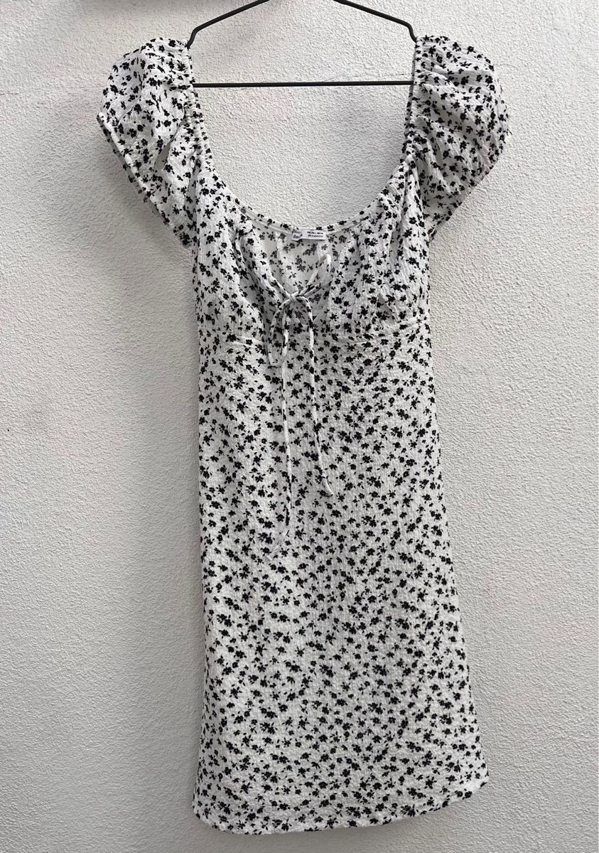 Bershka Vestiti: Sommerkleid Blumenmuster mit Schnürung – Usato da Gipf-Oberfrick venduto da sin_x2lt