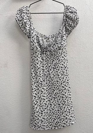 Sommerkleid Blumenmuster mit Schnürung