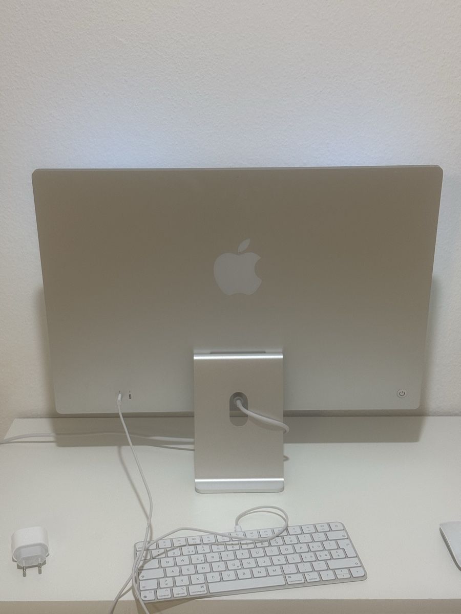 Apple PC: iMac 24“ M3 Chip, 256GB – Nuovo (secondo la descrizione) da Würenlingen venduto da stojoski96 2