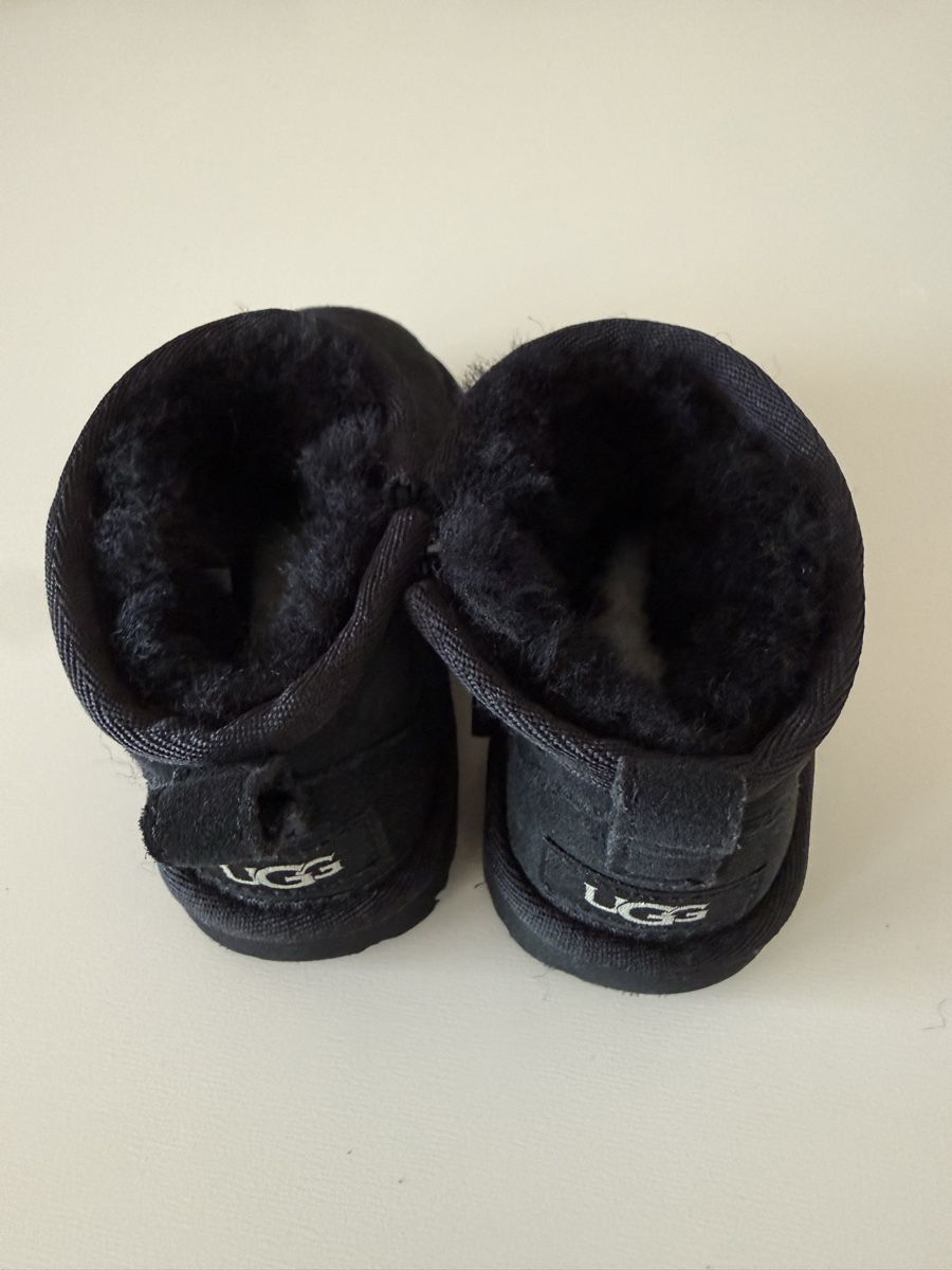 Ugg Scarpe per ragazzi: UGG Boots Kinder Schwarz Grösse 23,5 – Nuovo (secondo la descrizione) da Buttikon SZ venduto da cco_9m8g 1
