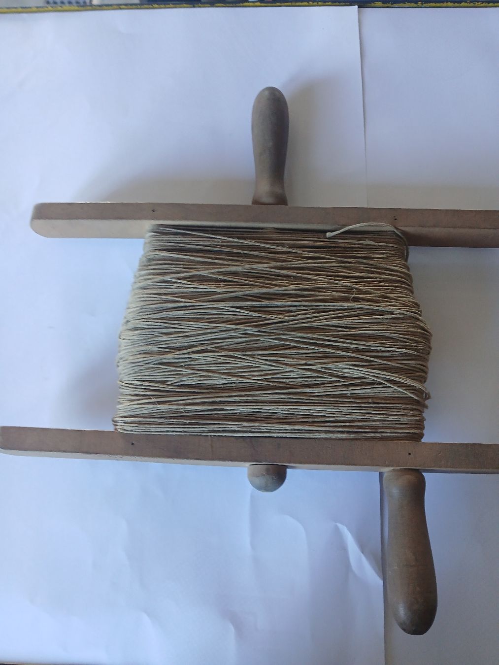 Spielzeuge: Holzschpule mit Drachen Schnur. – Gebraucht aus Langenthal von Egro50 1