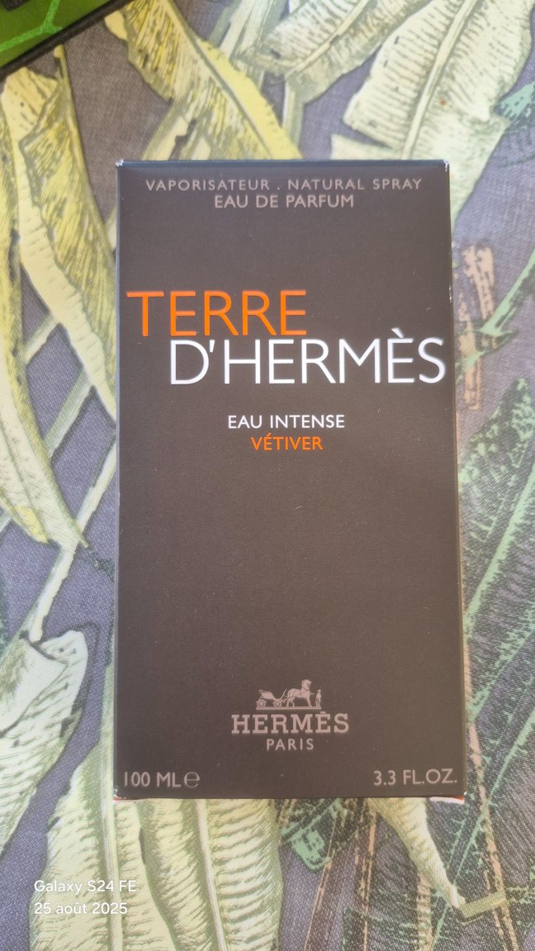 Hermès Parfum & Eau de Toilette: Terre d'Hermés Eau intense vétiver 100 ml. – Gebraucht aus Reconvilier von something4you