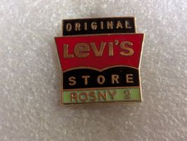Ansteckpin 226: Levi's Store