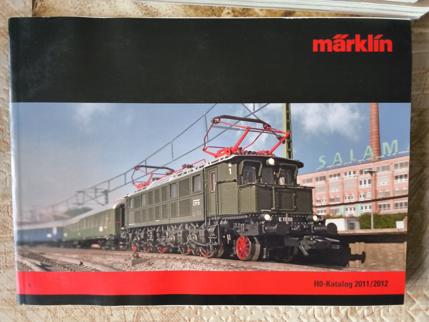 Livres: Märklin Gesamtkatalog 2011/2012 – D'occasion à Hallau par histoiremerveilleuse