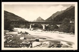 AK Acquarossa, Uferpartie mit Brücke