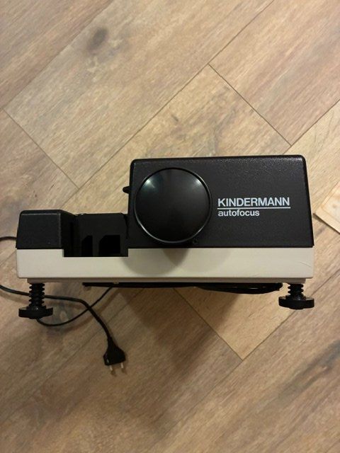 Proiettori: Kindermann Autofocus Dia-Projektor, funktionstuechtig – Usato da Urtenen-Schönbühl venduto da khenzer01