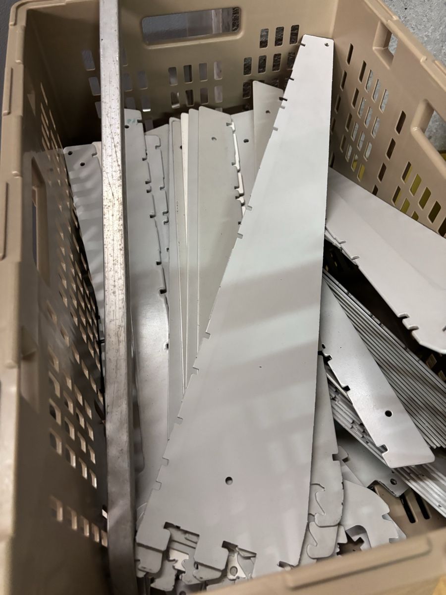 Scaffali: TEGO Metall Verkaufsregalsystem – Usato da Flüelen venduto da Abwe18 8