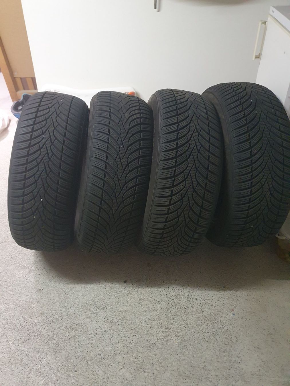 Pneus & Roues: Winterpneu 17 Zoll – D'occasion à Adliswil par benyamina
