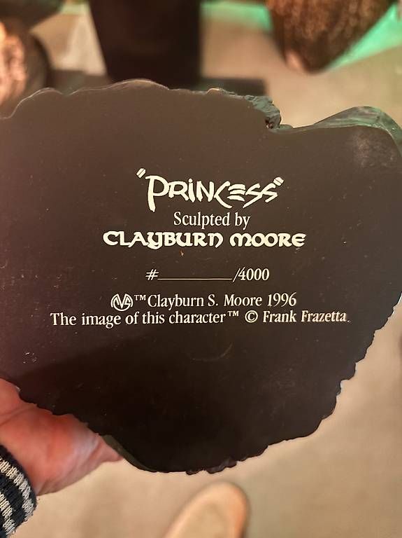 Statuette: Princess 1:5 scale Statue von Frank Frazetta – Usato da Zürich venduto da samg00dy 3