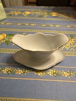 Saucière ancienne en porcelaine blanche Baracia – liseré dor