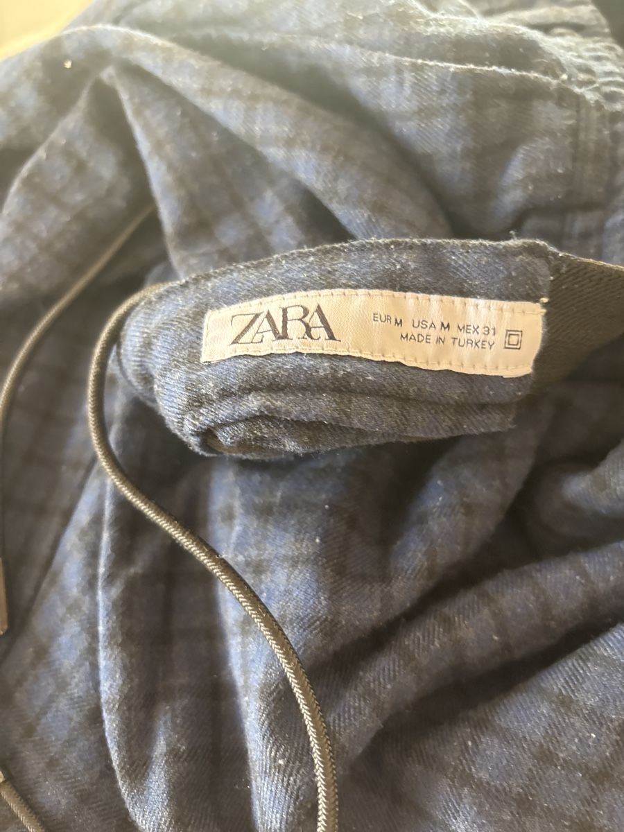 Zara Pantaloni: ZARA Stylish Checked Trousers for Men – Usato da Chexbres venduto da doe_xns6 1