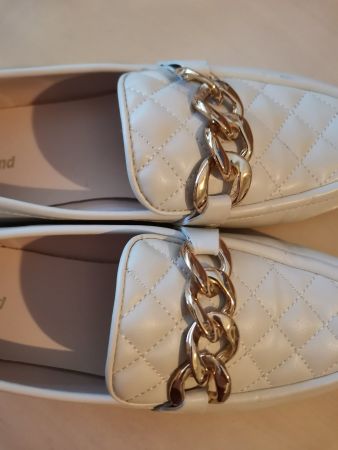 beige Loafer, gold Kette, Grösse 39
