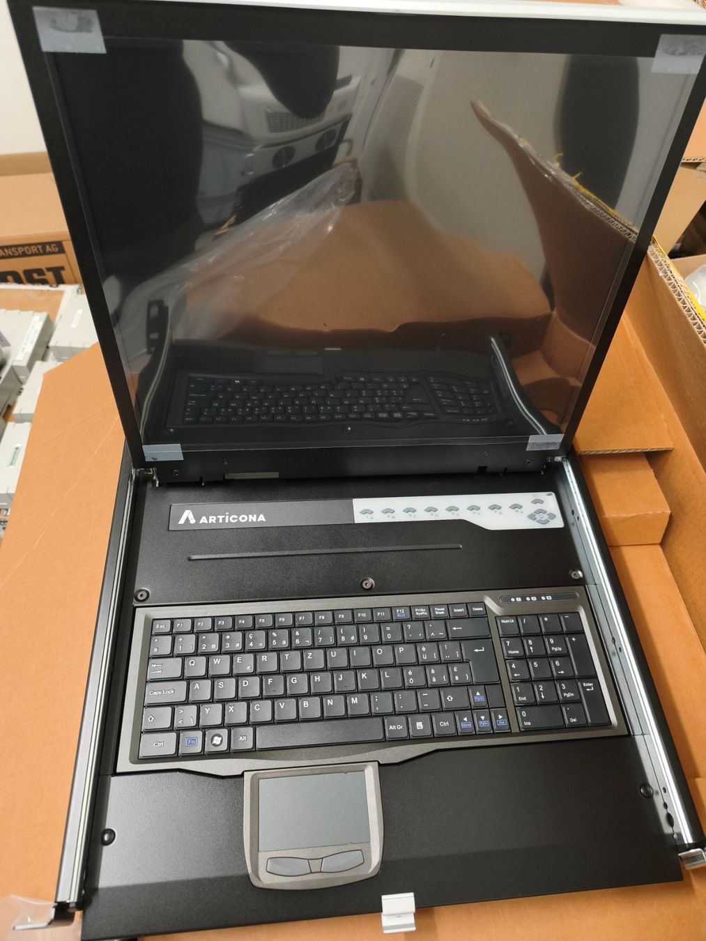 Konsolen: Articona KVM Switch Rack Konsole 17" / 19" Schubladenkonsole – Neu und originalverpackt aus Dornach von ame.hq
