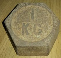 alte Gewichtssteine zu Waage