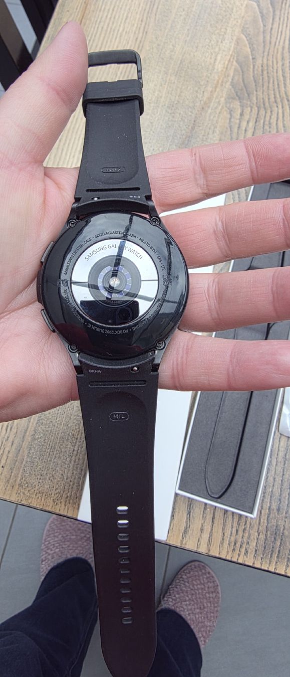 Samsung Smartwatch: Samsung Galaxy Watch4 Classic  – Gebraucht aus Genève von Eliferr 3