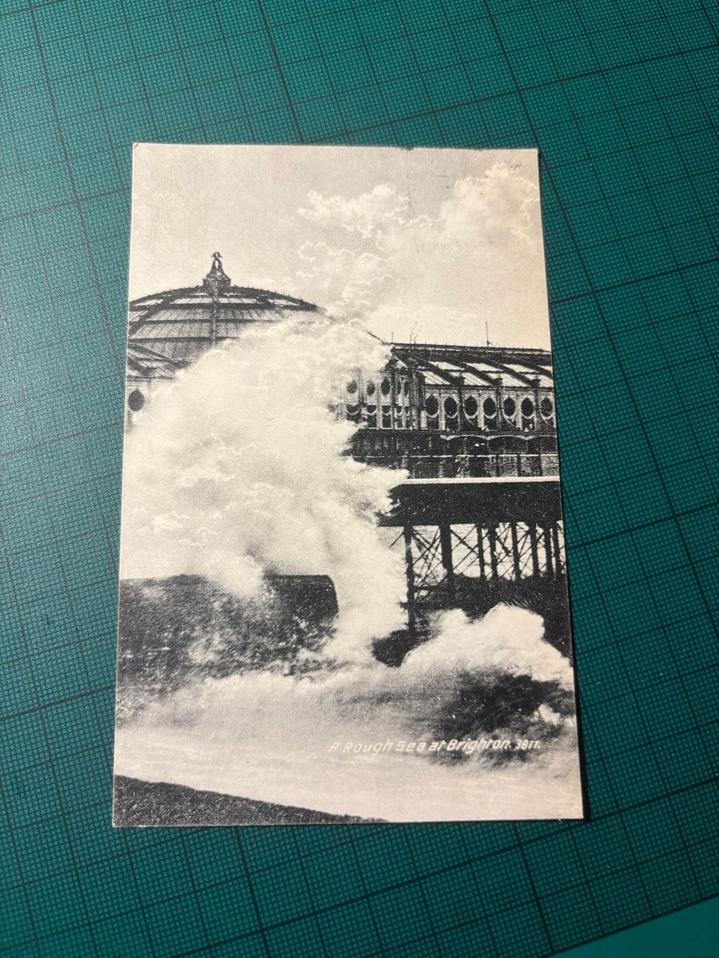 Cartoline postali: AK BRIGHTON GB. Rough Sea. – Usato da Utzenstorf venduto da Rose0303