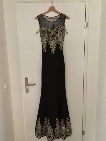 Schwarzes Abendkleid mit goldigen Stickerein, Grösse S