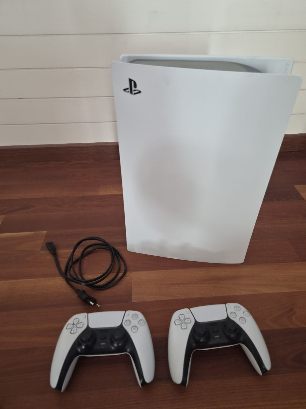 Sony Consoles: Playstation 5 Konsole inkl. 2 Controller – D'occasion à Zürich par Phippu100 2
