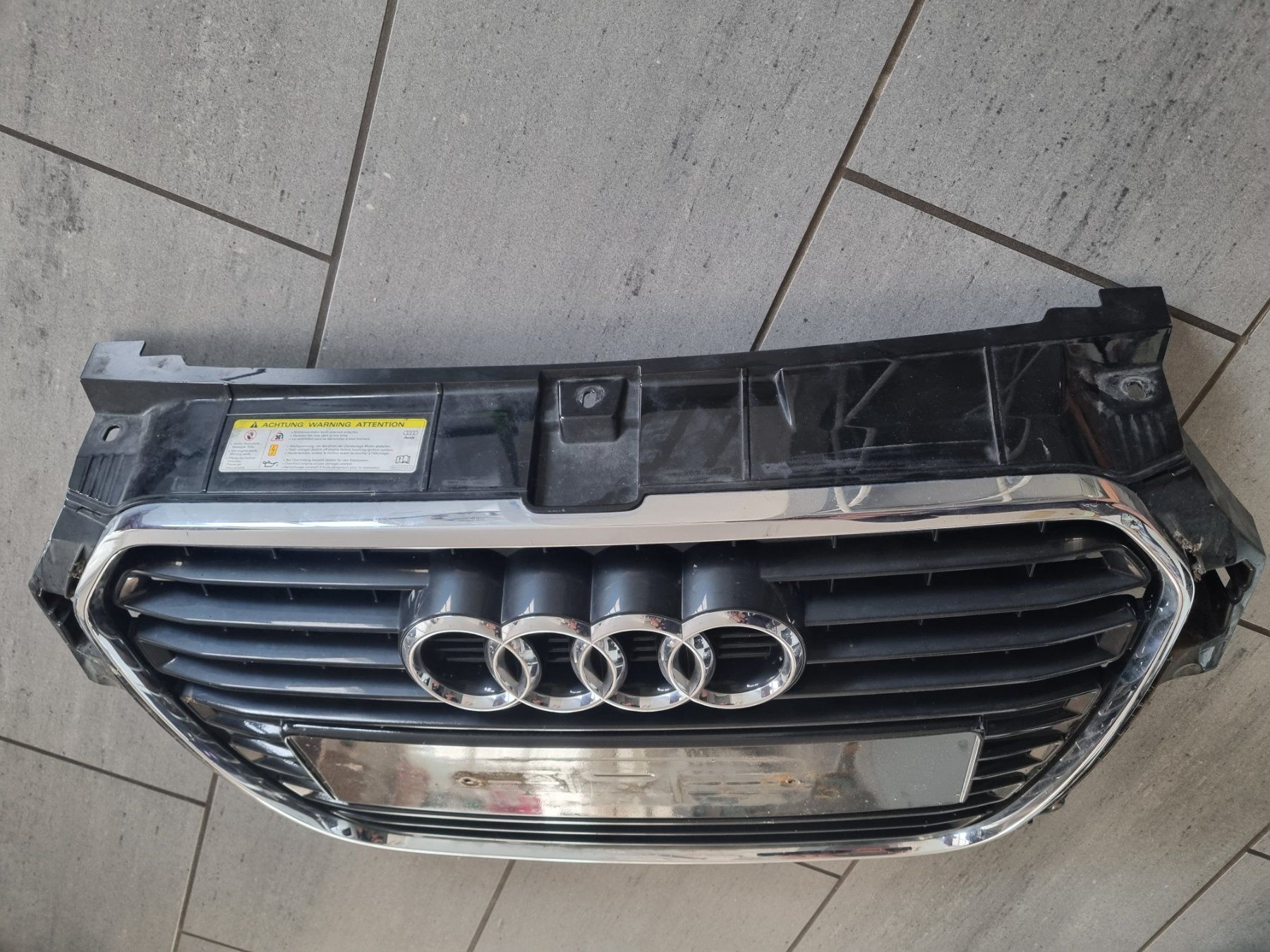 Tutti pezzi di ricambio auto: Audi A1 Frontgrill – Usato da Dagmersellen venduto da 3571 1