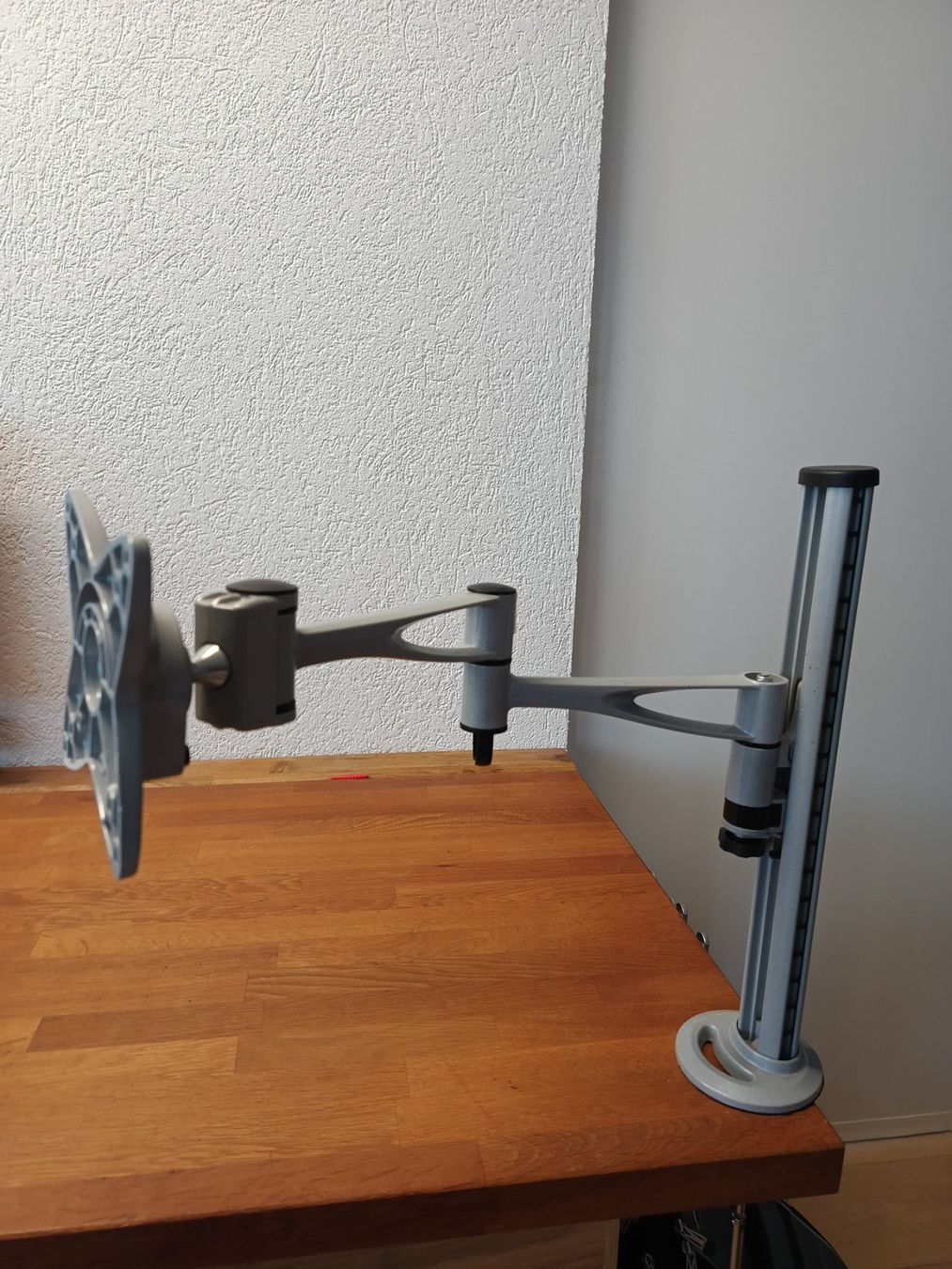 Staffa per monitor: Monitor Schwenkarm Halterung Tischhalterung – Usato da Muolen venduto da Brassmaster27 4