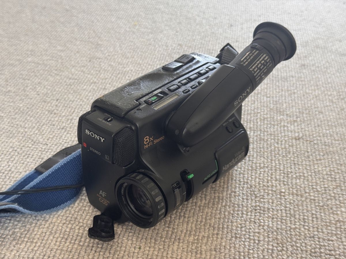 Sony Videocamere: Sony CCD-TR75E PAL (Video 8) Kamera – Usato da Basel venduto da spassbremse