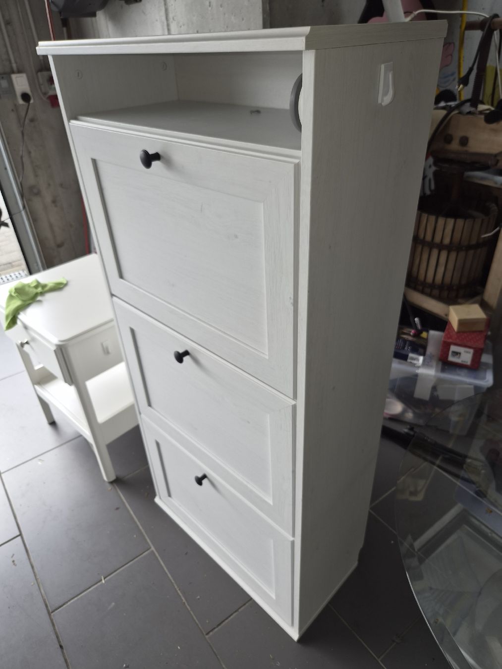 Schränke: Schuhschrank weiss mit 3 Klappen – Gebraucht aus Dürrenäsch von Uliu 1
