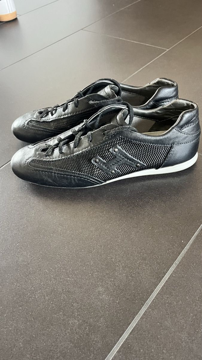 Hogan Scarpe da donna: Hogan Olympia Damen Grösse 40 schwarz – Usato da Basel venduto da kitu 1