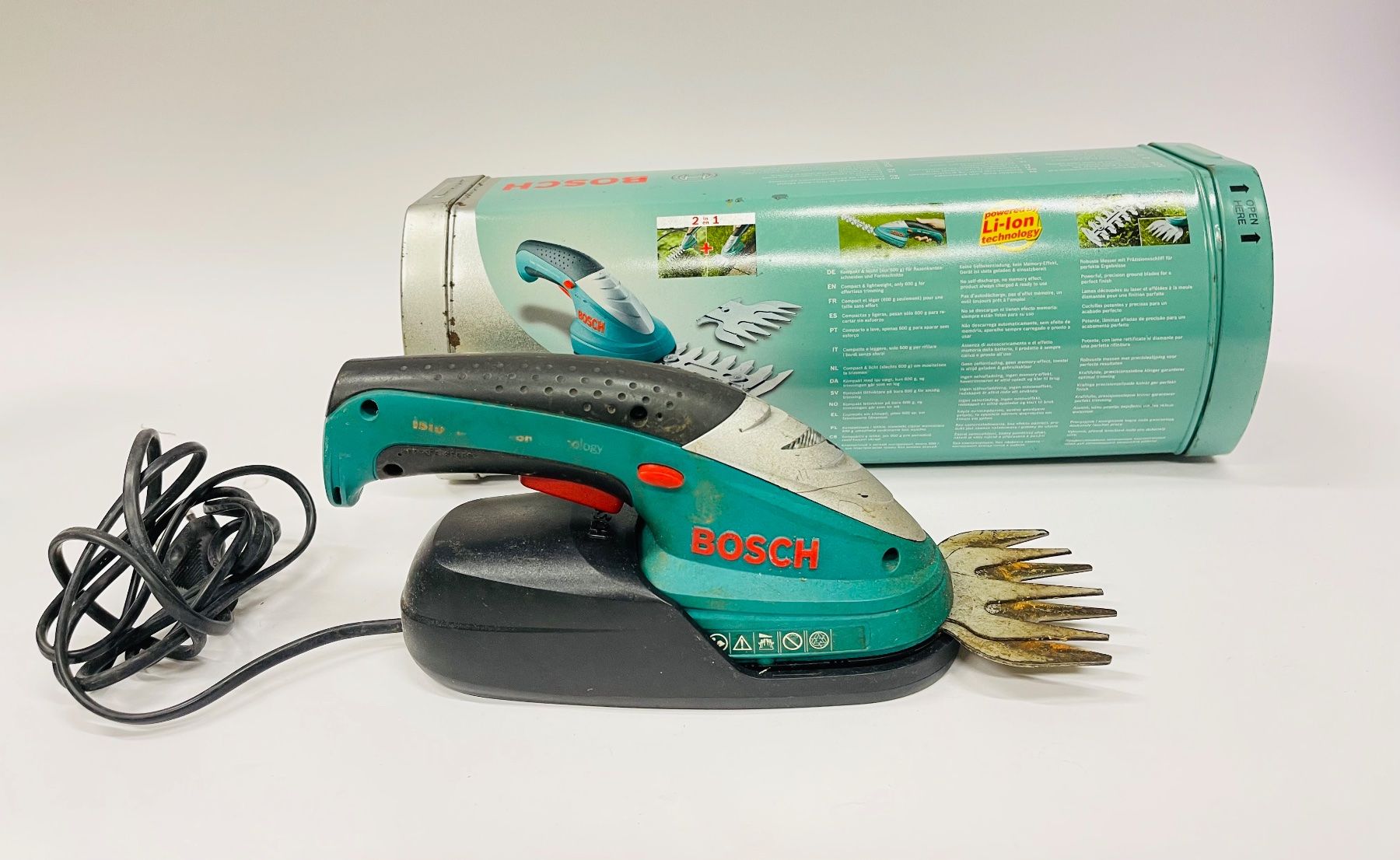 Bosch Tutti gli attrezzi: Bosch Isio Akku Gras- und Strauchschere Set – Usato da Olten venduto da ELHANDEL 1
