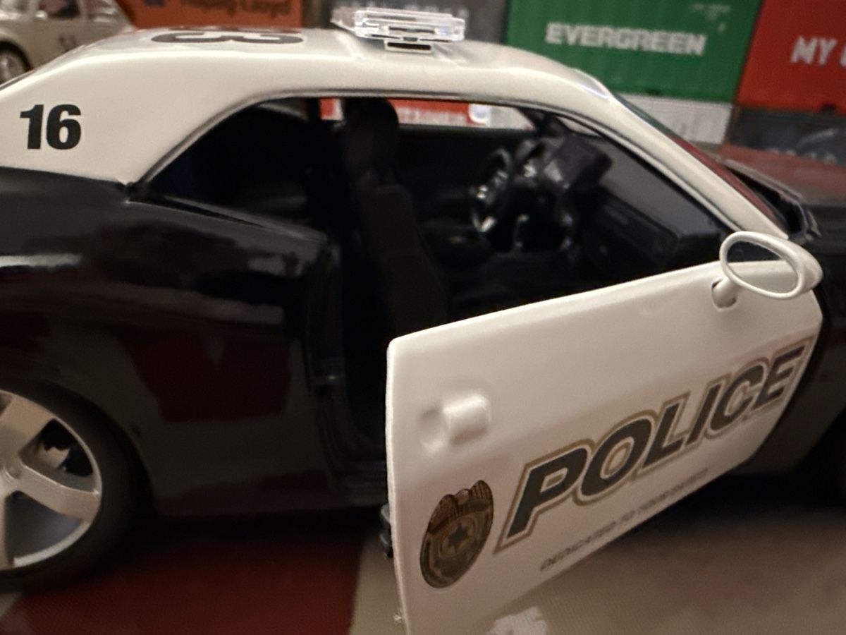 Dodge Modellautos: Polizei Dodge Challenger 1:18 – Neu (gemäss Beschreibung) aus Basel von Zomeg 9