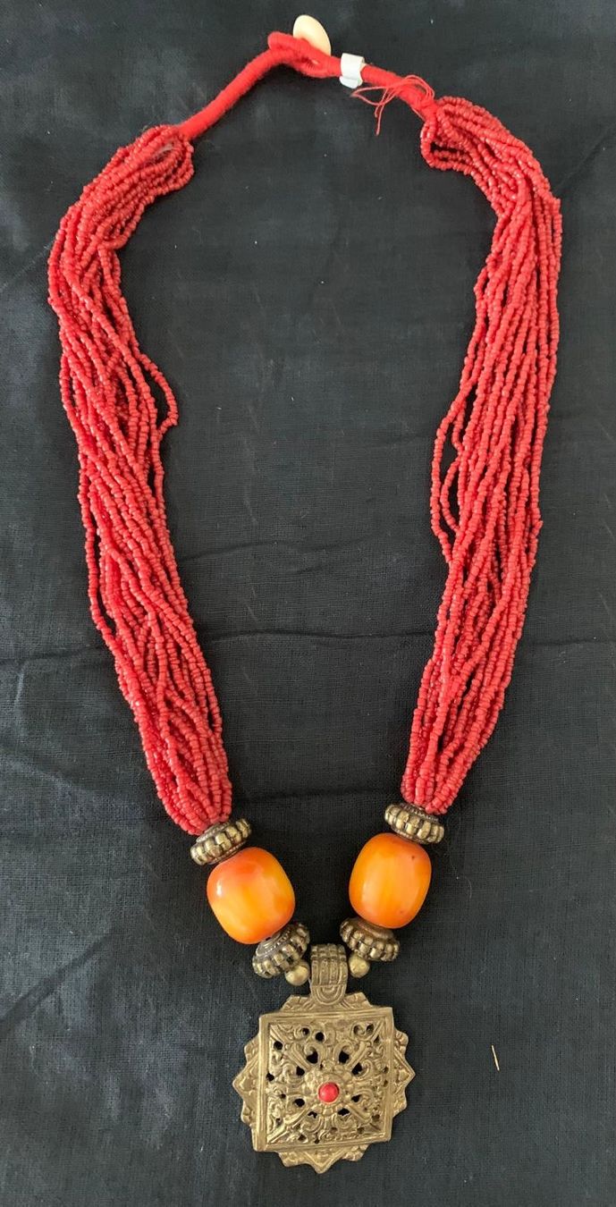 Catenine: Collana similcorallo con pendente – Nuovo (secondo la descrizione) da Caslano venduto da bri_5jft