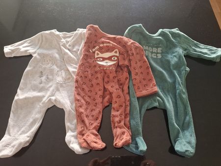 lot des vêtements - bébé garçon, né fin avril