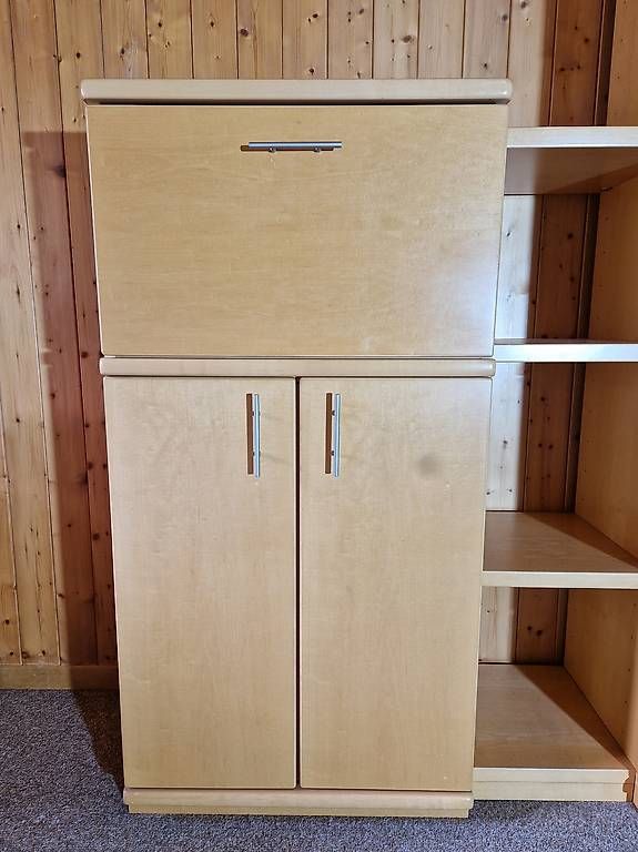 Vitrinen: Vitrine, Buffet – Gebraucht aus Grindelwald von jana2094