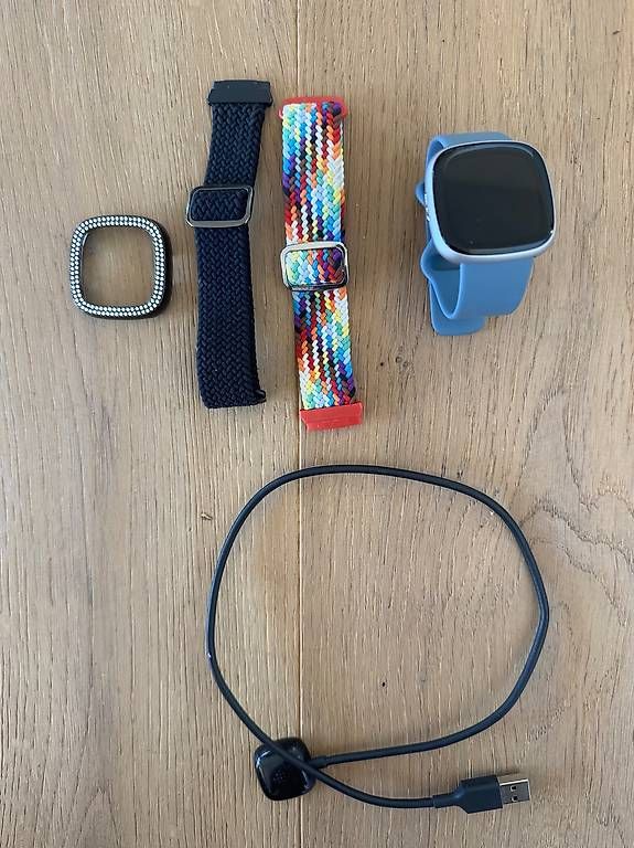 Smartwatch: Fitbit Versa 4 – Gebraucht aus Hausen am Albis von Spigy 1