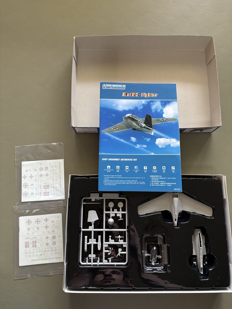 Kit di modellismo & Modellini statici: Messerschmitt Me 163 Interceptor Hobby Boss 1/72 – Nuovo e nell'imballaggio originale da Kloten venduto da CalcioNMore 1